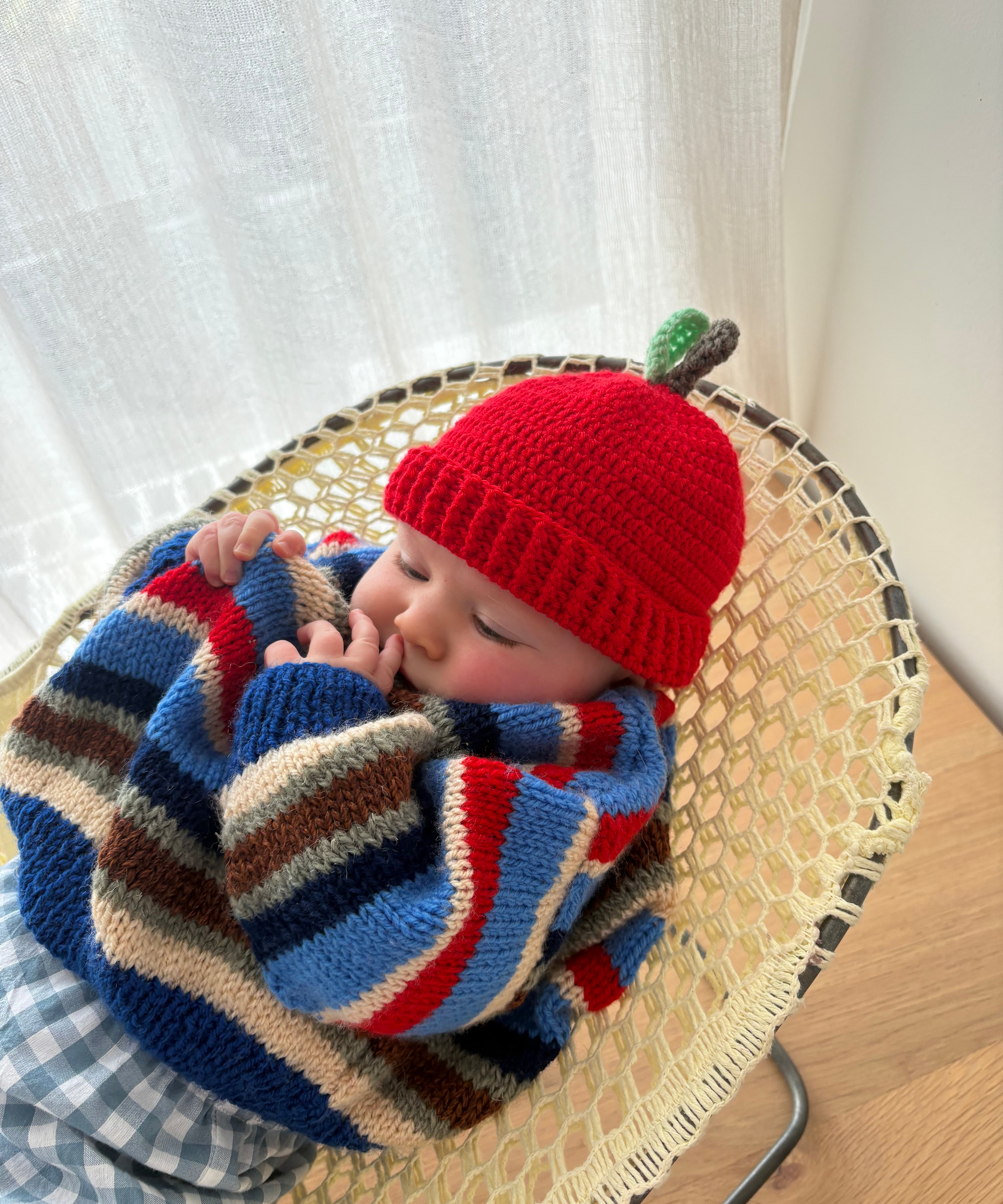Apple Beanie (NB - Size 3-5)
